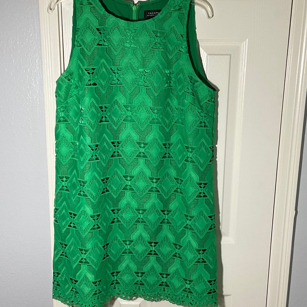 Tahari Emerald Lace Dress, size 12, sleeveless, totally lined